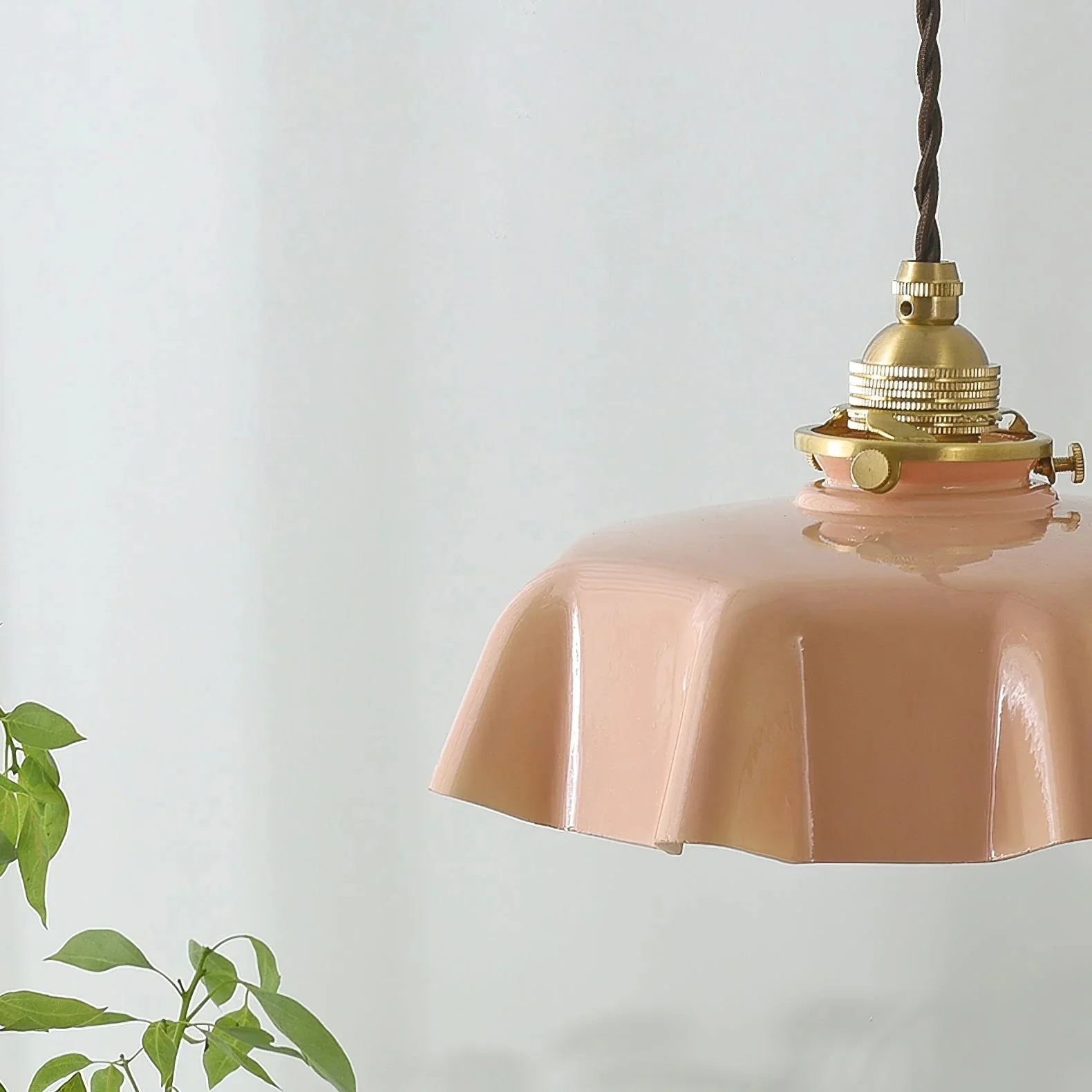 Modern Romantic Small Glass Ribbon Edge Pendant Light For Living Room - Image 12