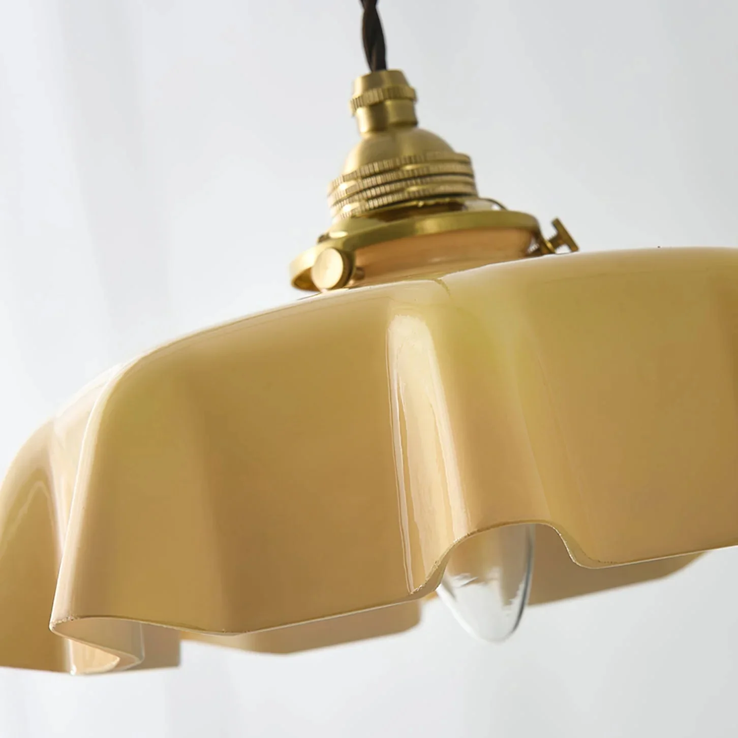 Modern Romantic Small Glass Ribbon Edge Pendant Light For Living Room - Image 29