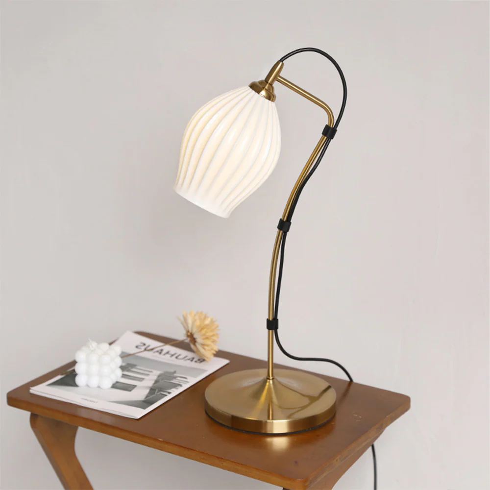 Vintage White Ceramic Ribbed Table Lamp - Image 3