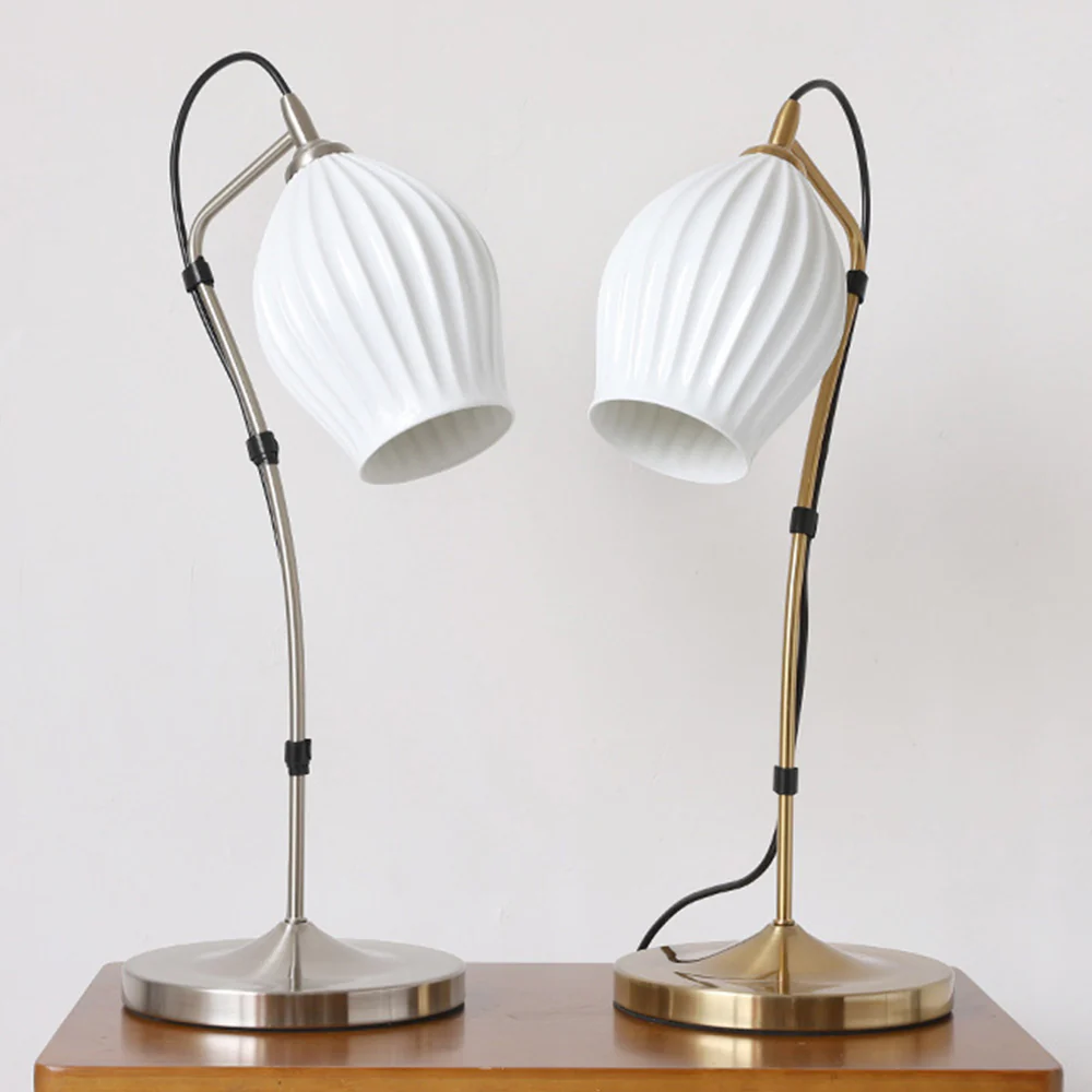 Vintage White Ceramic Ribbed Table Lamp - Image 5